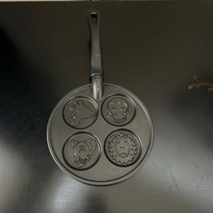 Nordic Ware USA Jungle Mini Pancake Pan